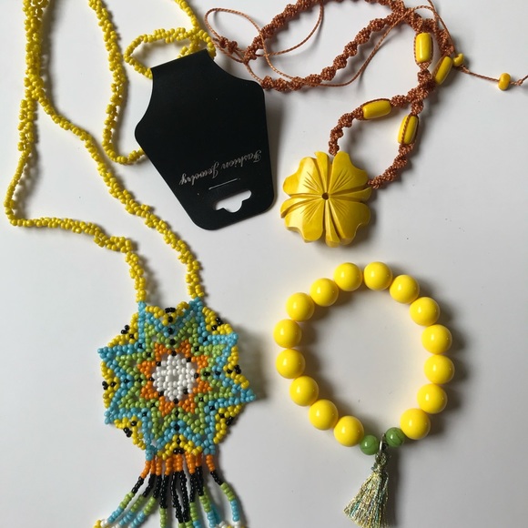 Bundle of 2 Beaded Tribal Necklace, Seed Bead Pendant and beaded bracelet - Picture 4 of 4